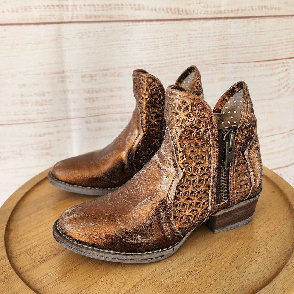 Circle G Cut Out Corral Bronze Boots Size 6.5